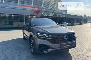 Позашляховик / Кросовер Volkswagen Touareg 2018 в Києві