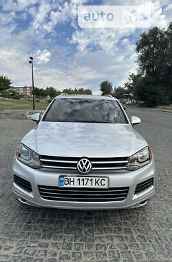 Позашляховик / Кросовер Volkswagen Touareg 2011 в Умані