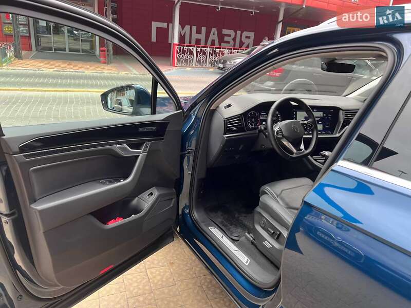 Позашляховик / Кросовер Volkswagen Touareg 2020 в Львові