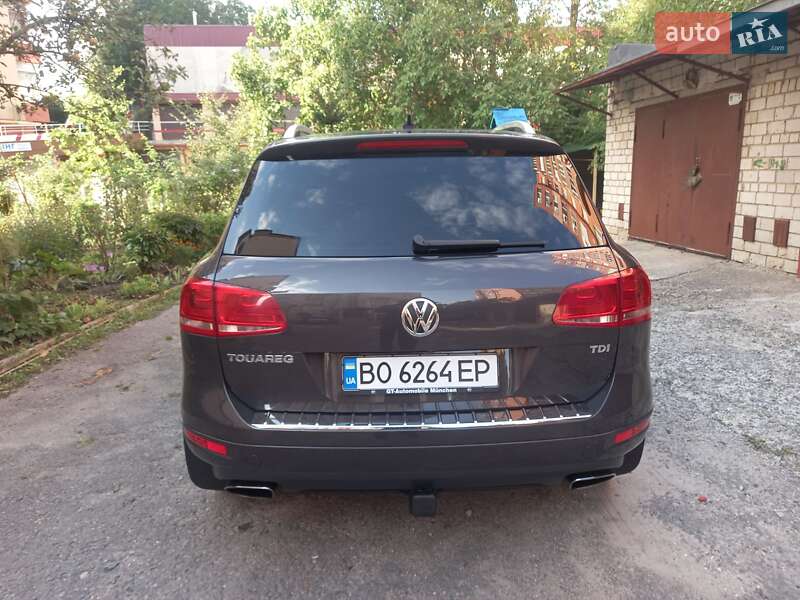 Внедорожник / Кроссовер Volkswagen Touareg 2012 в Тернополе