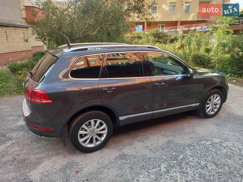 Внедорожник / Кроссовер Volkswagen Touareg 2012 в Тернополе