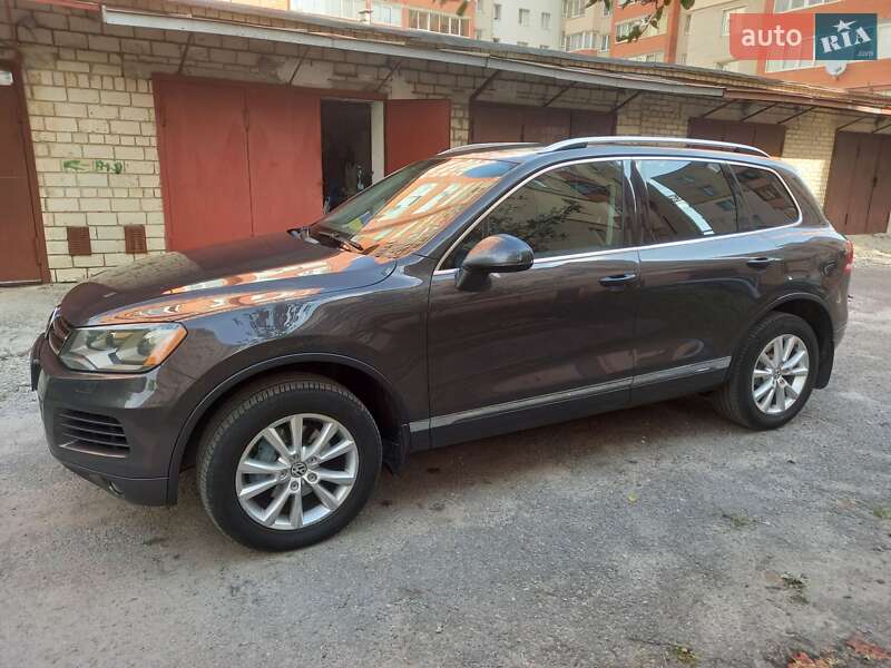 Внедорожник / Кроссовер Volkswagen Touareg 2012 в Тернополе