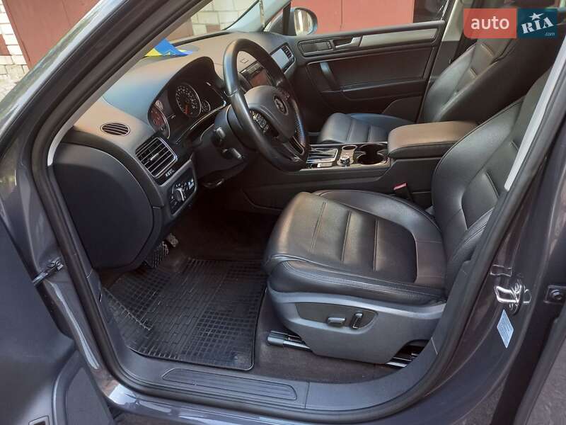 Внедорожник / Кроссовер Volkswagen Touareg 2012 в Тернополе