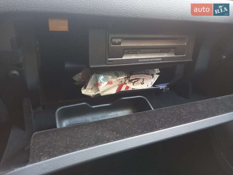 Внедорожник / Кроссовер Volkswagen Touareg 2012 в Тернополе