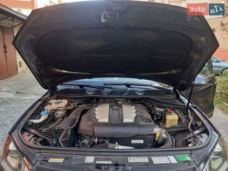 Внедорожник / Кроссовер Volkswagen Touareg 2012 в Тернополе