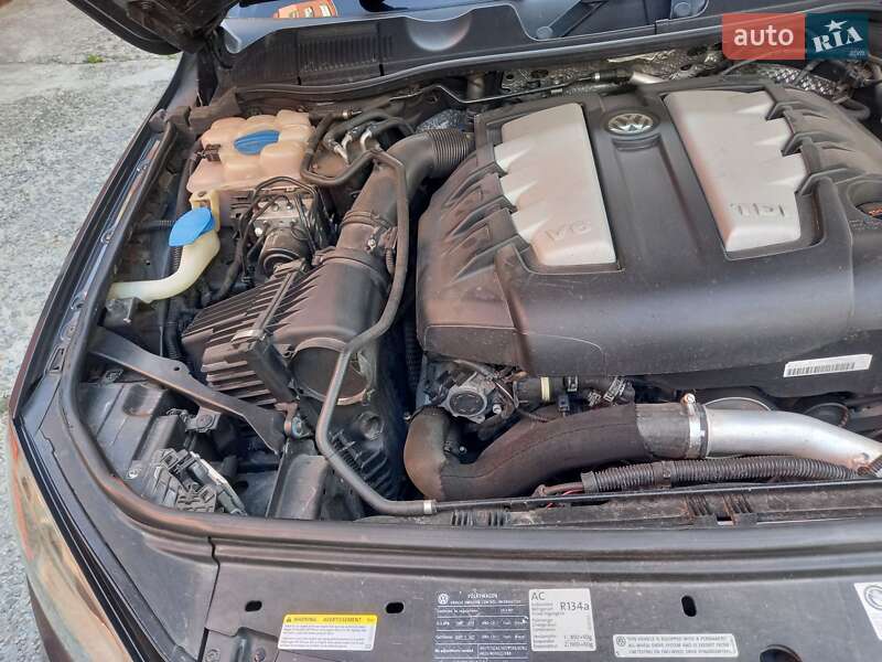 Внедорожник / Кроссовер Volkswagen Touareg 2012 в Тернополе