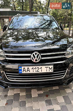 Внедорожник / Кроссовер Volkswagen Touareg 2012 в 