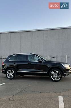 Внедорожник / Кроссовер Volkswagen Touareg 2014 в Киеве