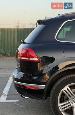 Внедорожник / Кроссовер Volkswagen Touareg 2014 в Киеве