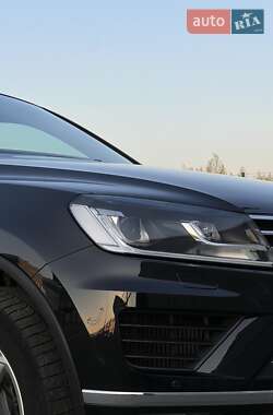 Внедорожник / Кроссовер Volkswagen Touareg 2014 в Киеве