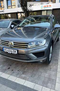 Внедорожник / Кроссовер Volkswagen Touareg 2014 в Ужгороде