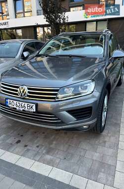 Внедорожник / Кроссовер Volkswagen Touareg 2014 в Ужгороде