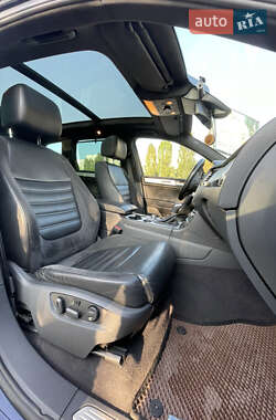 Внедорожник / Кроссовер Volkswagen Touareg 2012 в 