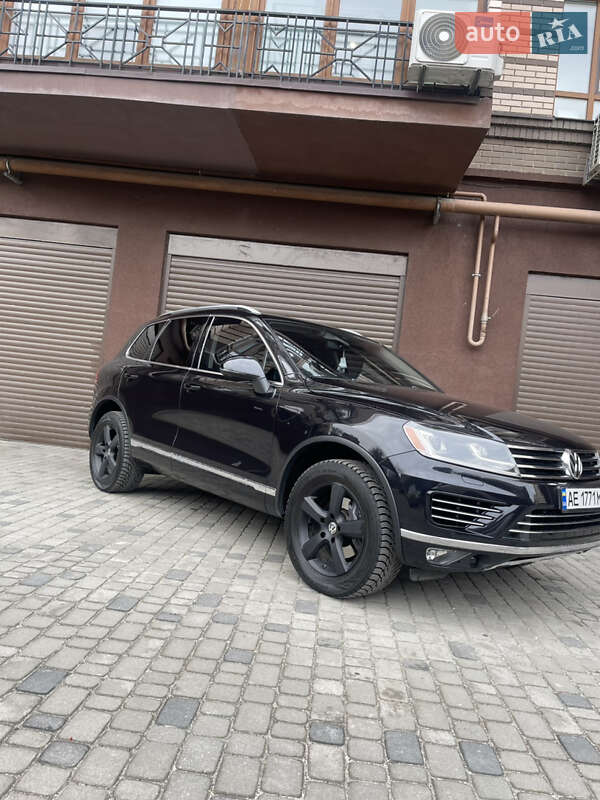 Позашляховик / Кросовер Volkswagen Touareg 2015 в Дніпрі