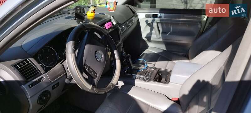 Внедорожник / Кроссовер Volkswagen Touareg 2004 в Славянске