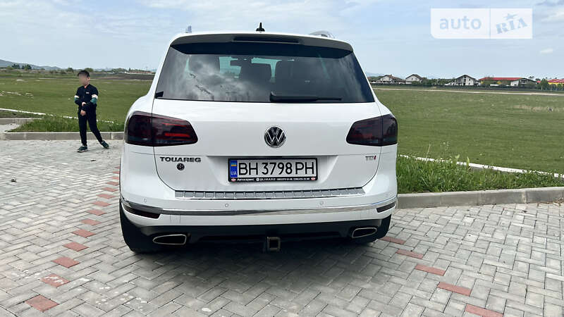 Позашляховик / Кросовер Volkswagen Touareg 2015 в Одесі