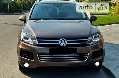 Внедорожник / Кроссовер Volkswagen Touareg 2012 в Днепре