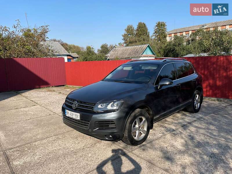 Внедорожник / Кроссовер Volkswagen Touareg 2011 в Сарнах