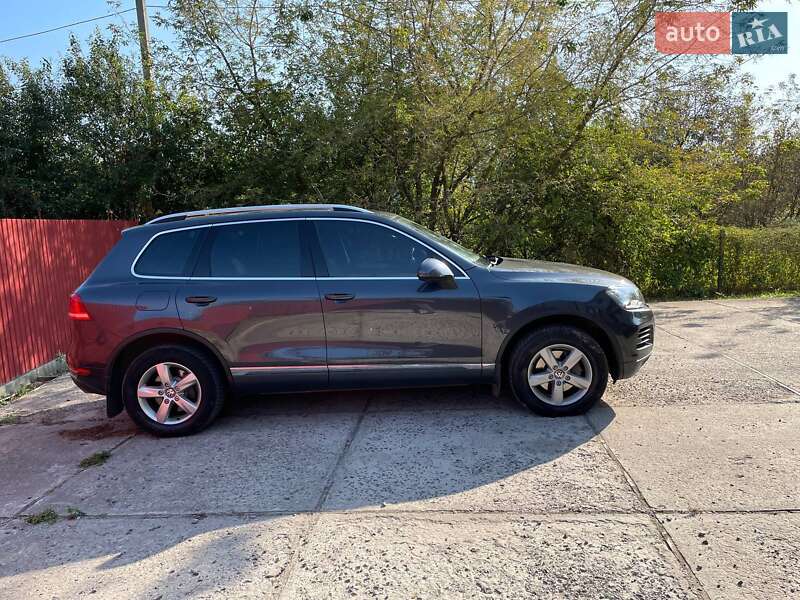 Внедорожник / Кроссовер Volkswagen Touareg 2011 в Сарнах