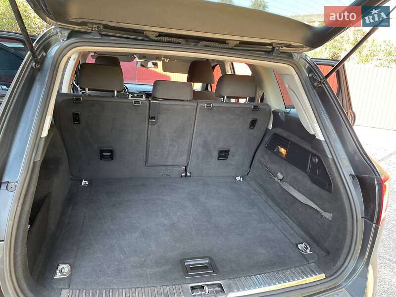 Внедорожник / Кроссовер Volkswagen Touareg 2011 в Сарнах