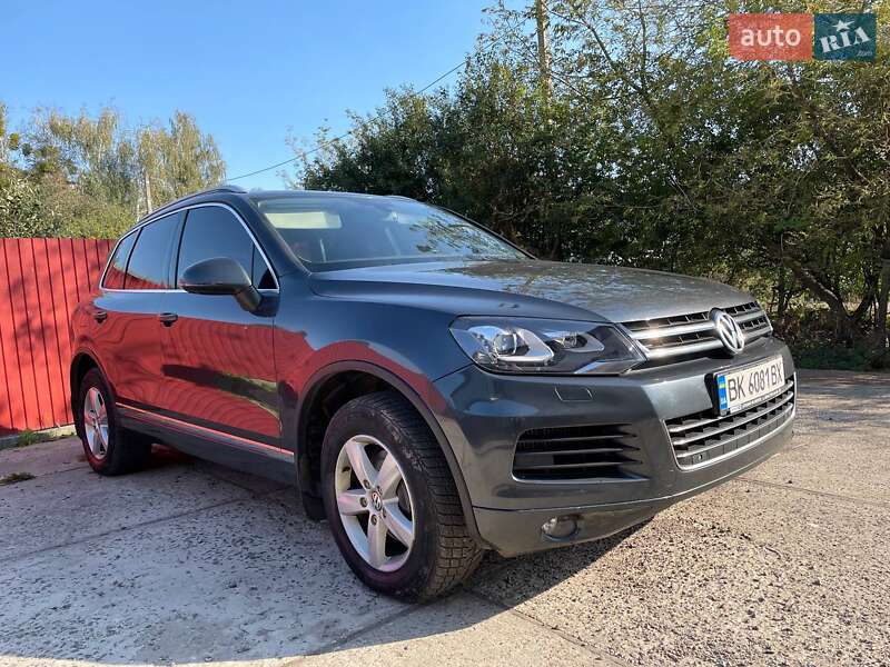 Внедорожник / Кроссовер Volkswagen Touareg 2011 в Сарнах