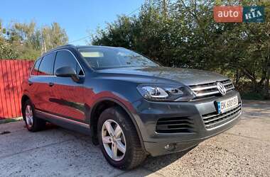 Внедорожник / Кроссовер Volkswagen Touareg 2011 в Сарнах