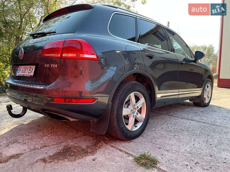 Внедорожник / Кроссовер Volkswagen Touareg 2011 в Сарнах