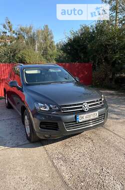 Внедорожник / Кроссовер Volkswagen Touareg 2011 в Сарнах