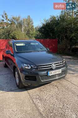 Внедорожник / Кроссовер Volkswagen Touareg 2011 в Сарнах