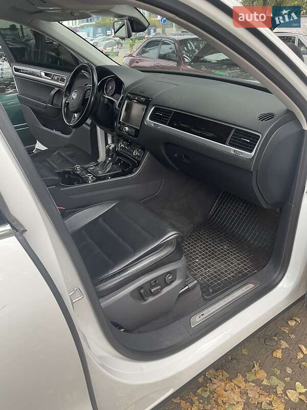 Позашляховик / Кросовер Volkswagen Touareg 2013 в Києві