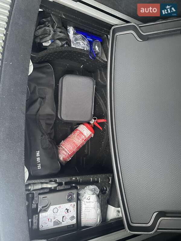 Позашляховик / Кросовер Volkswagen Touareg 2013 в Києві