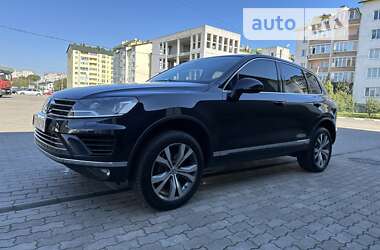 Внедорожник / Кроссовер Volkswagen Touareg 2015 в Стрые