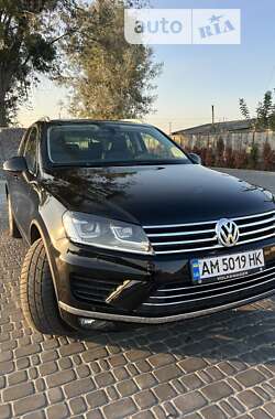 Внедорожник / Кроссовер Volkswagen Touareg 2015 в Житомире