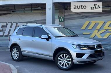 Позашляховик / Кросовер Volkswagen Touareg 2015 в Києві