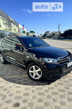 Внедорожник / Кроссовер Volkswagen Touareg 2012 в Хмельницком