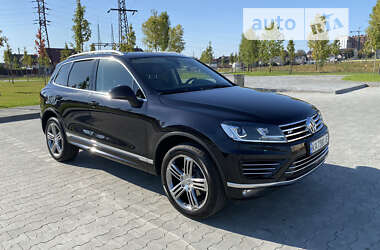 Позашляховик / Кросовер Volkswagen Touareg 2015 в Ірпені