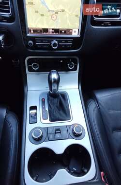 Внедорожник / Кроссовер Volkswagen Touareg 2010 в 