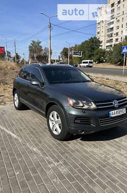 Позашляховик / Кросовер Volkswagen Touareg 2012 в Сумах