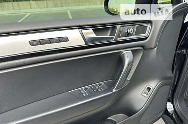 Внедорожник / Кроссовер Volkswagen Touareg 2012 в 