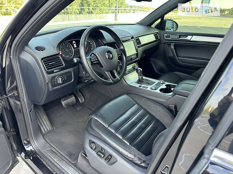 Позашляховик / Кросовер Volkswagen Touareg 2012 в Києві