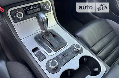 Внедорожник / Кроссовер Volkswagen Touareg 2012 в 