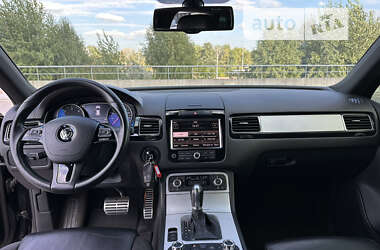 Внедорожник / Кроссовер Volkswagen Touareg 2012 в 