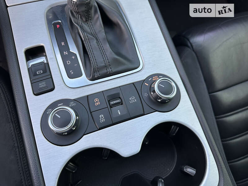 Позашляховик / Кросовер Volkswagen Touareg 2012 в Києві