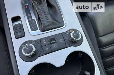 Внедорожник / Кроссовер Volkswagen Touareg 2012 в 