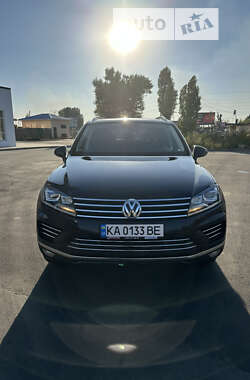 Позашляховик / Кросовер Volkswagen Touareg 2017 в Києві