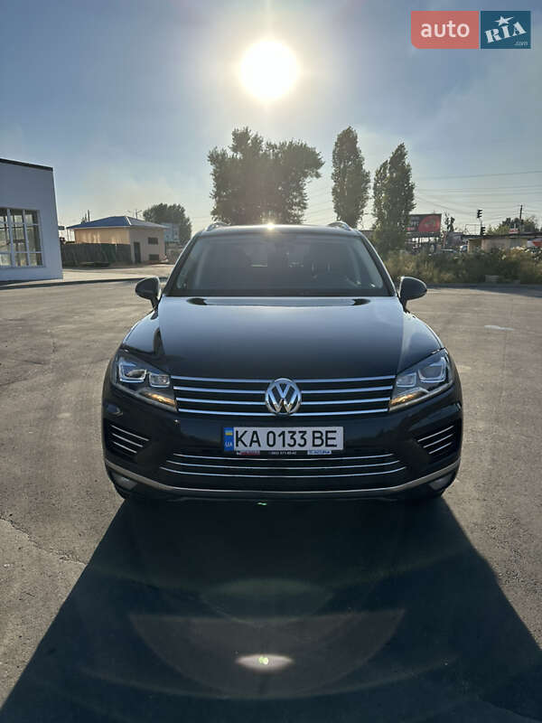 Внедорожник / Кроссовер Volkswagen Touareg 2017 в Киеве