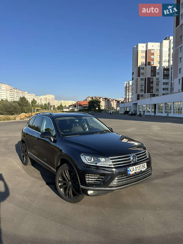 Внедорожник / Кроссовер Volkswagen Touareg 2017 в Киеве