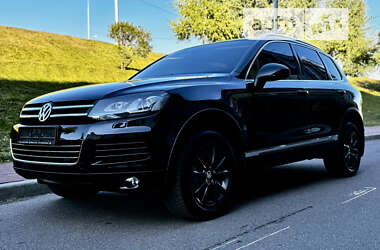 Внедорожник / Кроссовер Volkswagen Touareg 2014 в Киеве