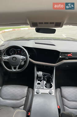 Внедорожник / Кроссовер Volkswagen Touareg 2018 в 