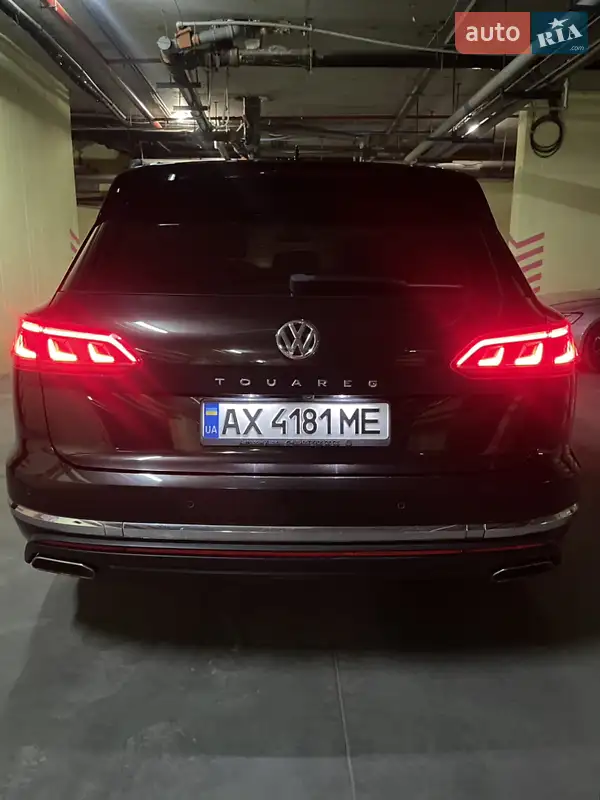Внедорожник / Кроссовер Volkswagen Touareg 2018 в 